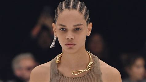 burberry necklace controversy|Givenchy criticised for noose necklace at Paris Fashion Week.